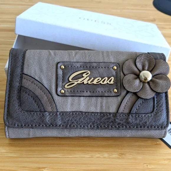 Guess shop wallet women